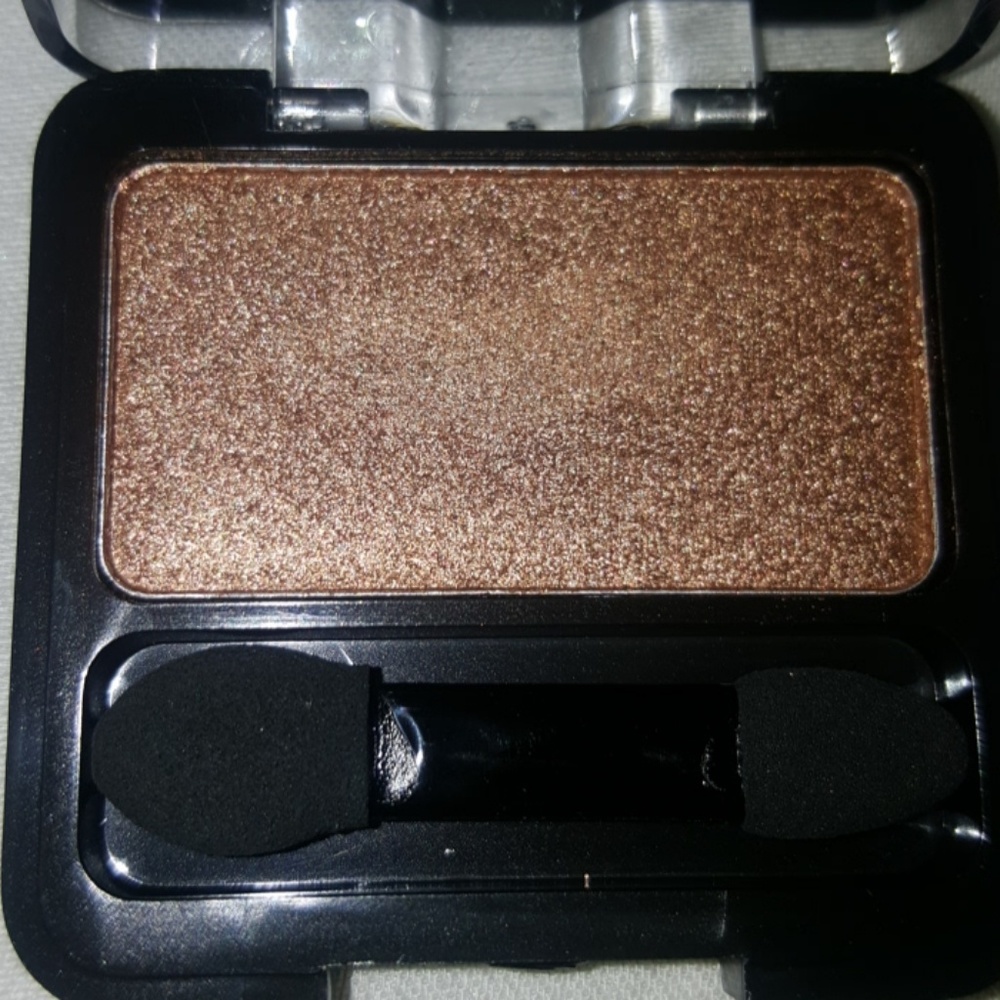 Eyeshadow - Picture 4 of 4